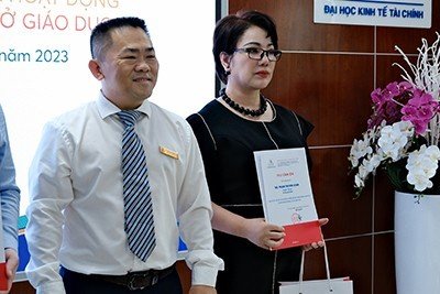 Lễ trao giải nhất sáng chế Dựa trên cấu trúc giải phẫu học của cột sống và cơ chế tác động lực.